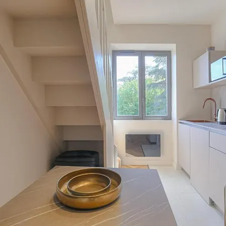 Moderne Et Chaleureux, Écully